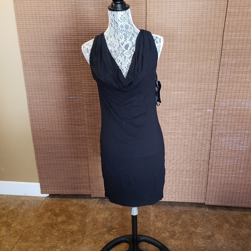 Bebe cowl neck back detail drs robe detail dos col